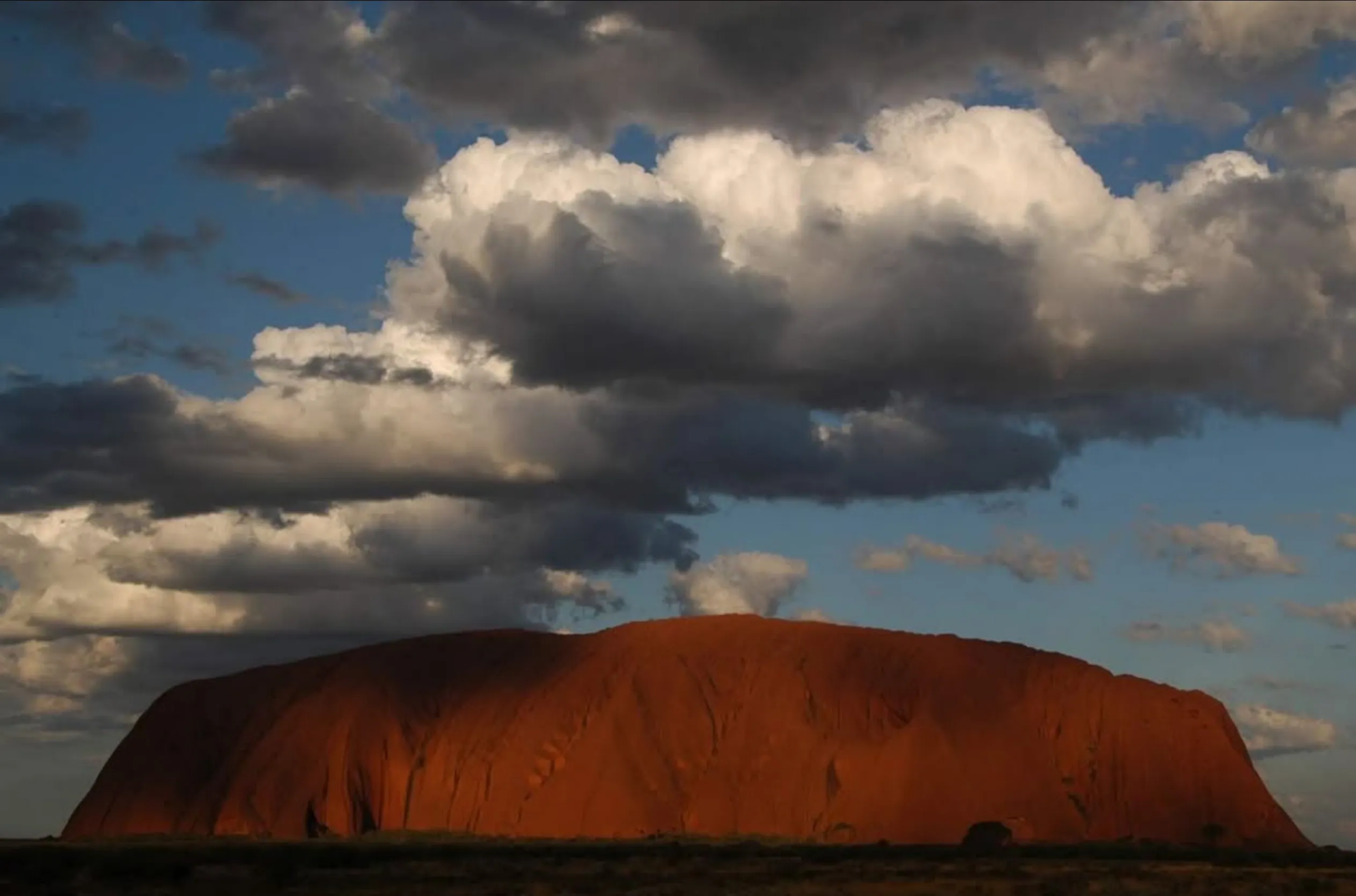 sunrise and the rock, Uluru